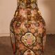 Vase chinois en porcelaine émaillée à décor polychrome sur socle