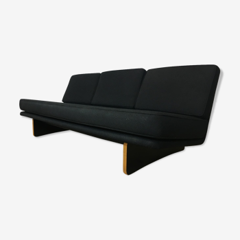 Mid-century black 671 sofa by Kho Liang Ie for Artifort