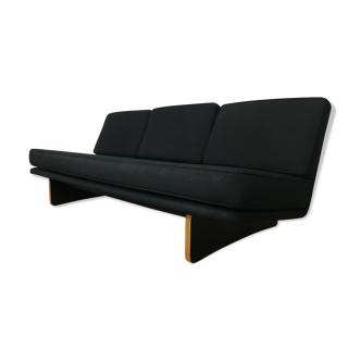 Mid-century black 671 sofa by Kho Liang Ie for Artifort