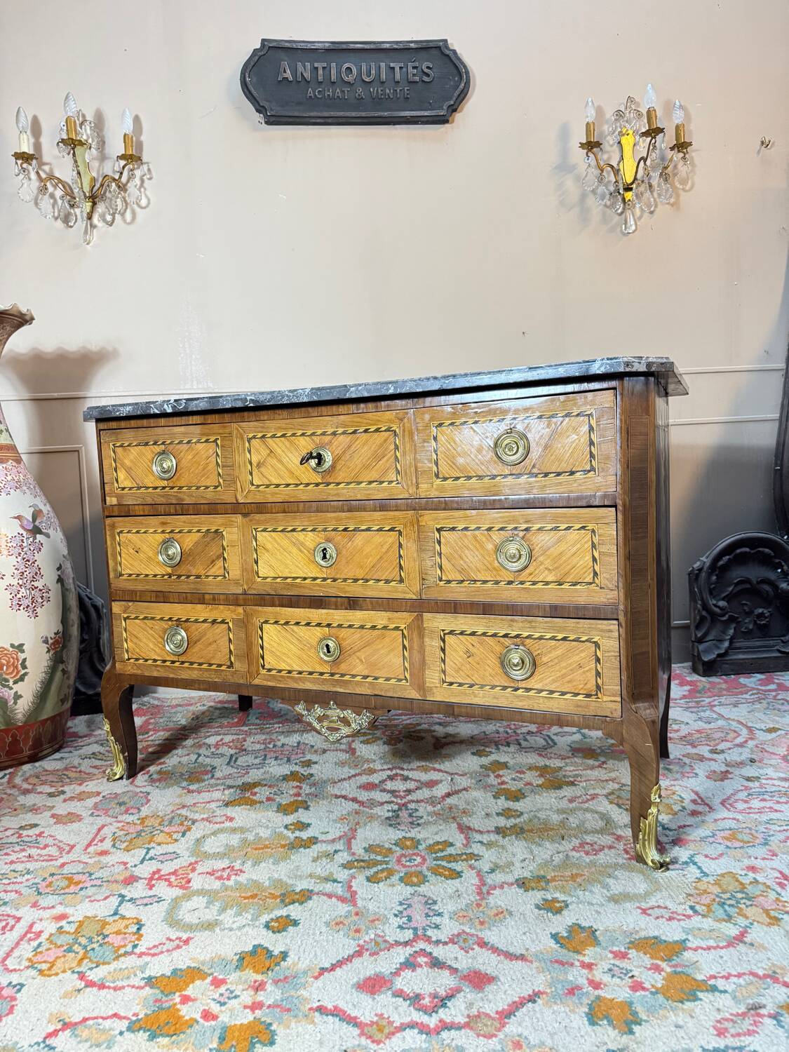 Commode en marqueterie d’époque transition xviii eme siècle
