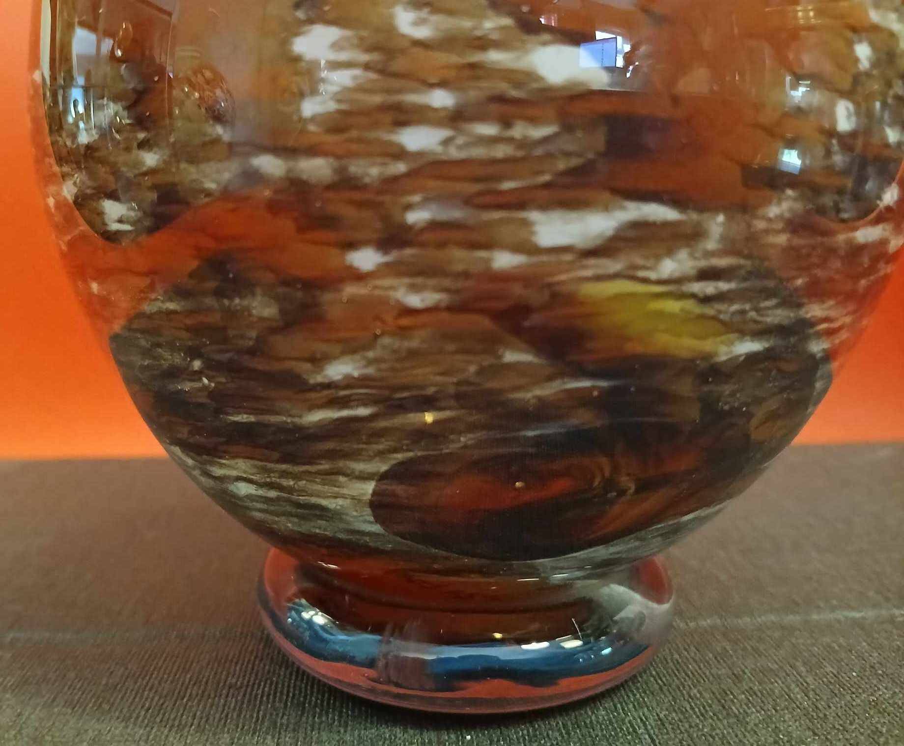 Very pretty vintage blown glass vase in the style of JC Novaro's creations