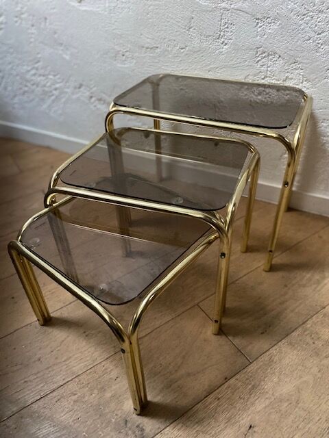 Series of 3 nesting tables in smoked glass & gilded brass