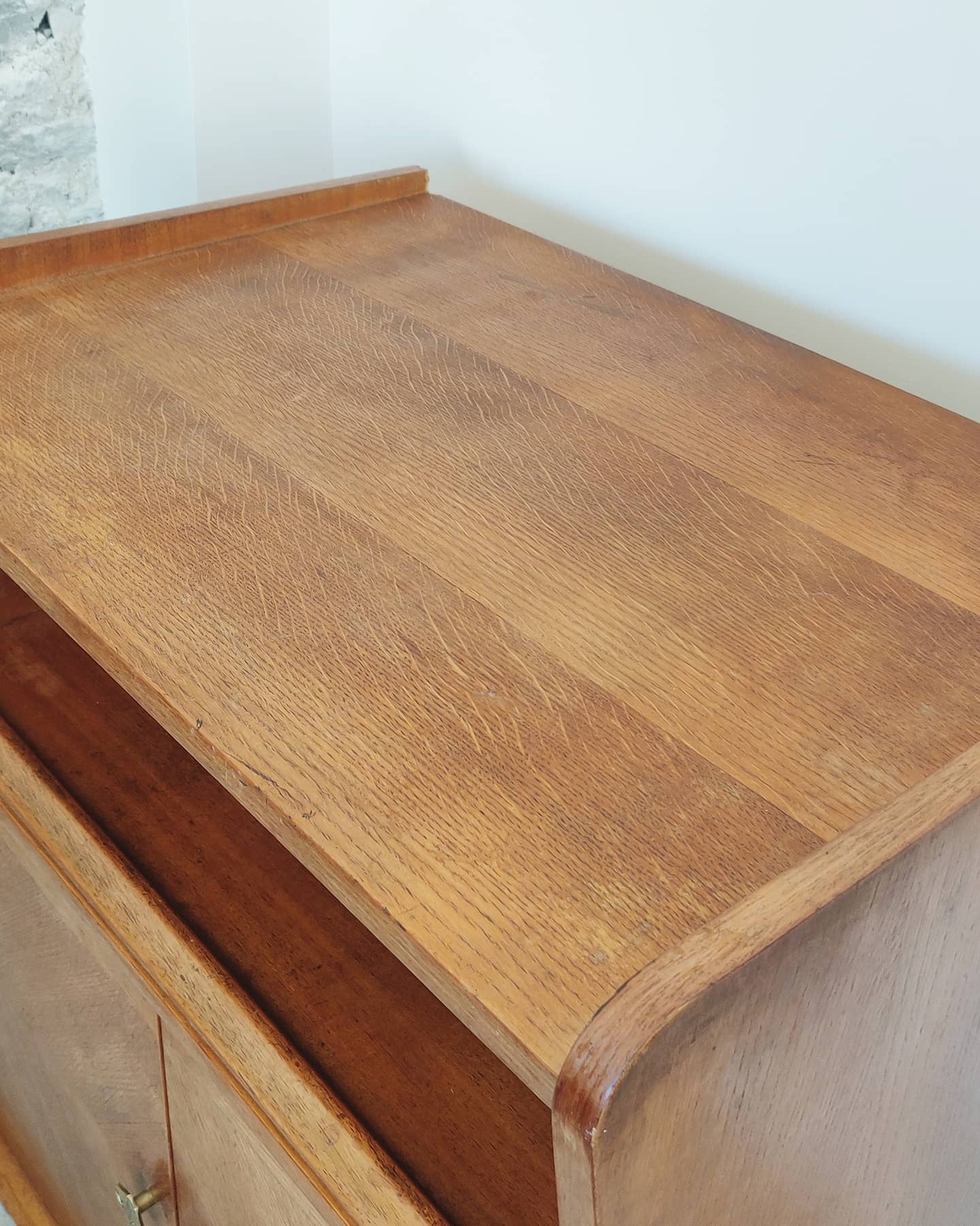 Vintage buffet veneer oak