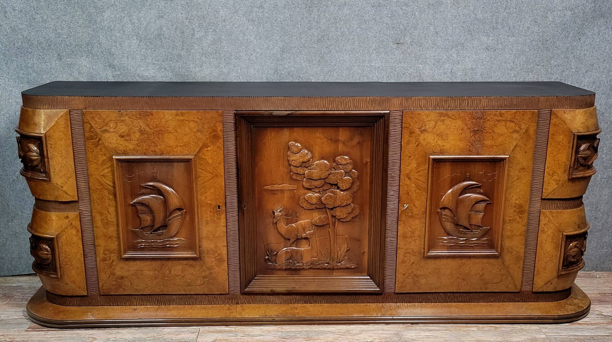 Pier Luigi Colli: Art Deco period sideboard in burl and carved wood