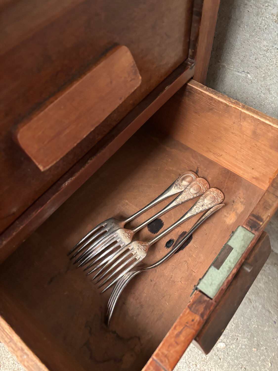 Atypical trade furniture