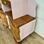 Chevet style Art Déco en bois peint en rose poudré