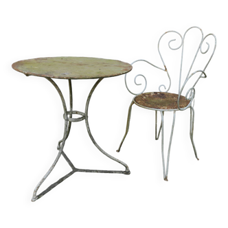 Chaise et table de jardin