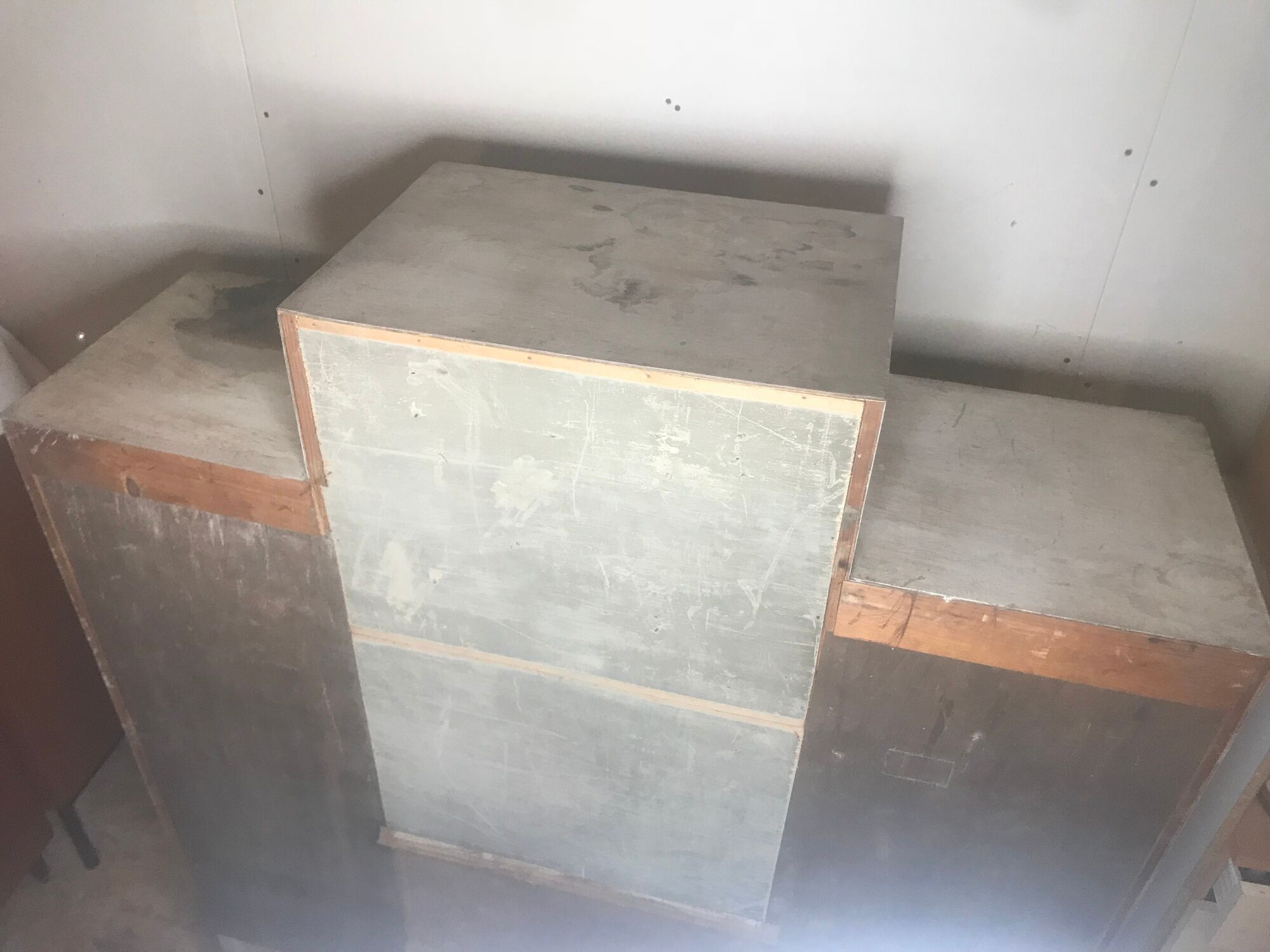 Armoire asymétrique art deco
