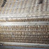 Malle de voyage ancienne en osier, acier et bois