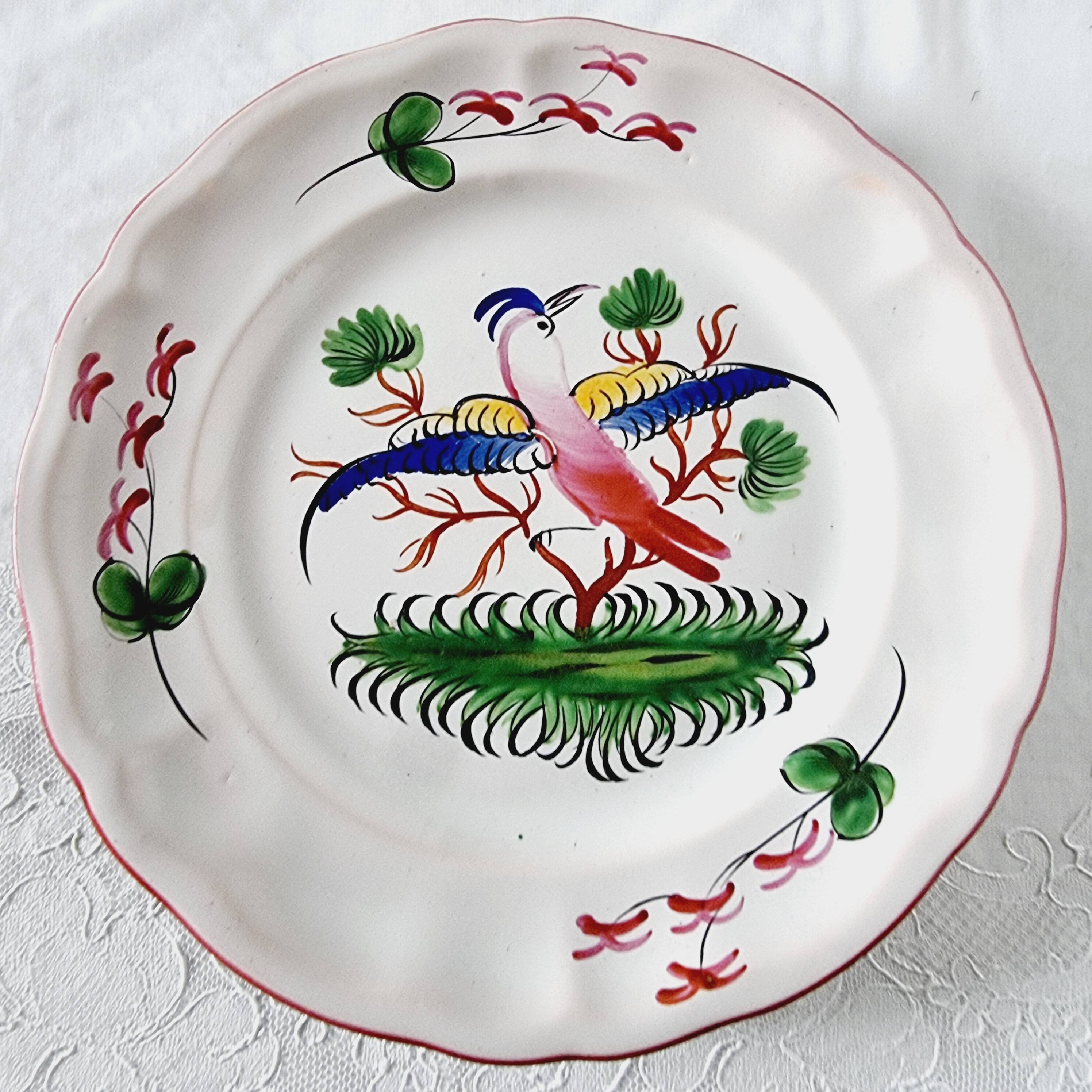 Assiette antique réalisée et peinte à la main du 18ème siècle