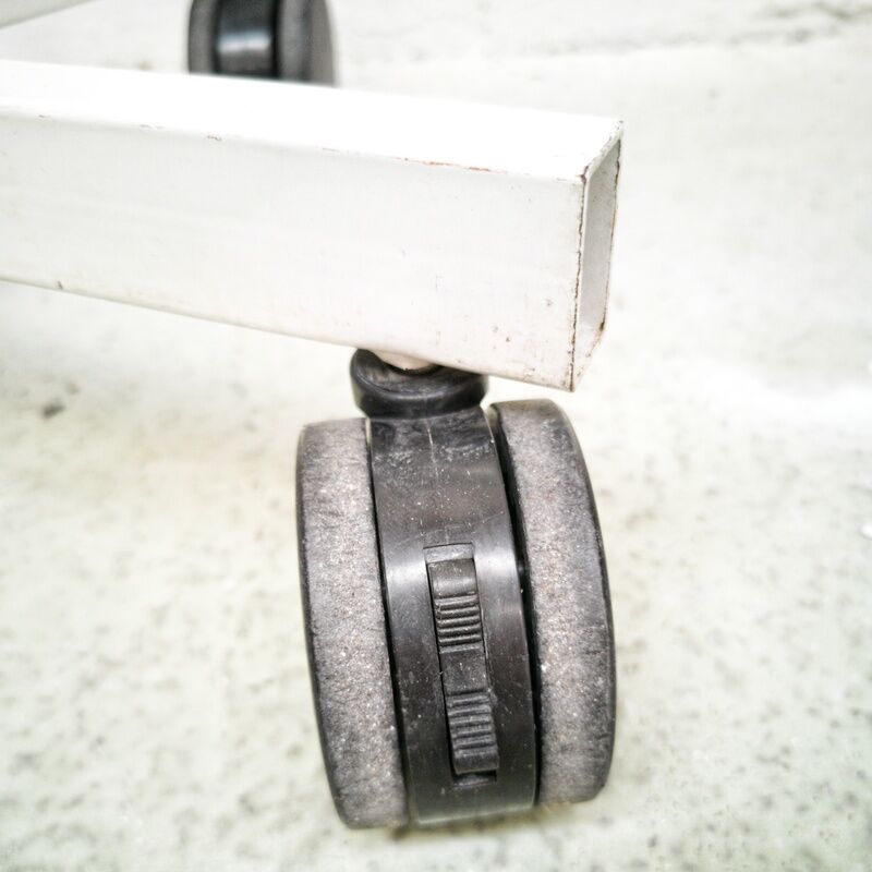 Metal turnstile display