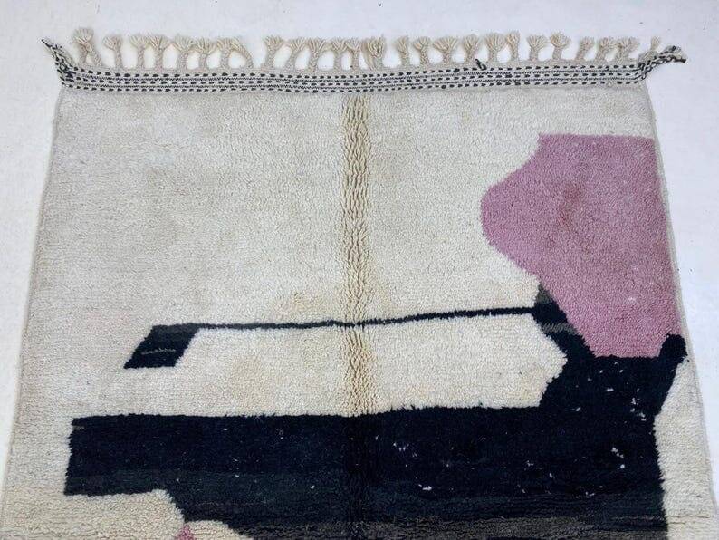 Handmade traditional Atlas Moroccan rug size 1.5/2.5 m