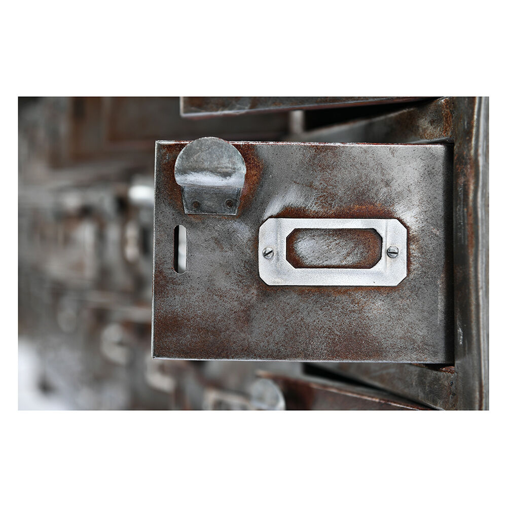 Industrial furniture with 100 metal lockers