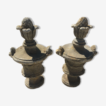 Set of 2 stone urns
