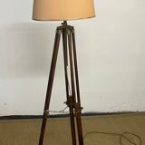 Tripod floor lamp in wood and adjustable brass