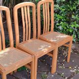 Chaises en bois et cannage