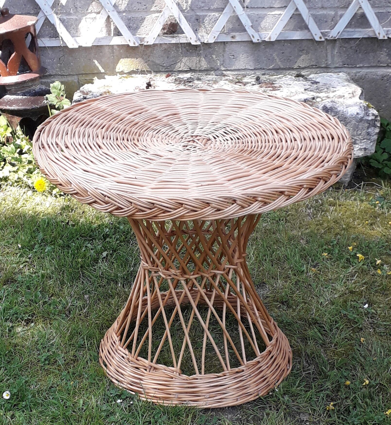 Rattan lounge