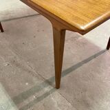 Scandinavian style extendable table