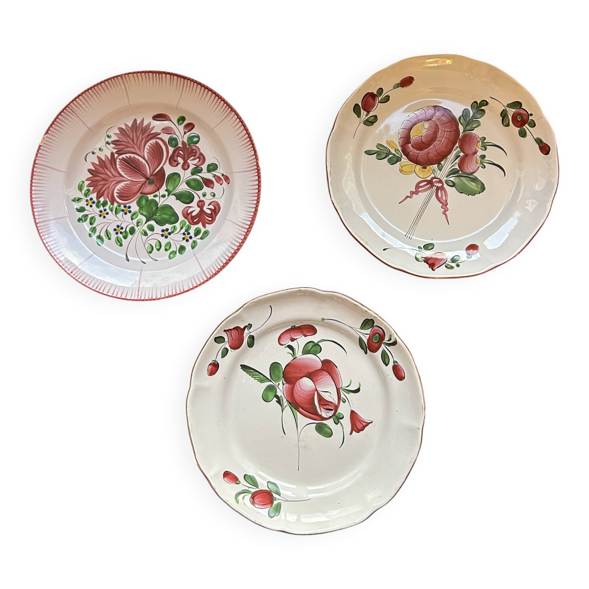 Set of 3 18th-century plates – Islettes earthenware – Hand-painted floral decoration