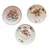 Set of 3 18th-century plates – Islettes earthenware – Hand-painted floral decoration