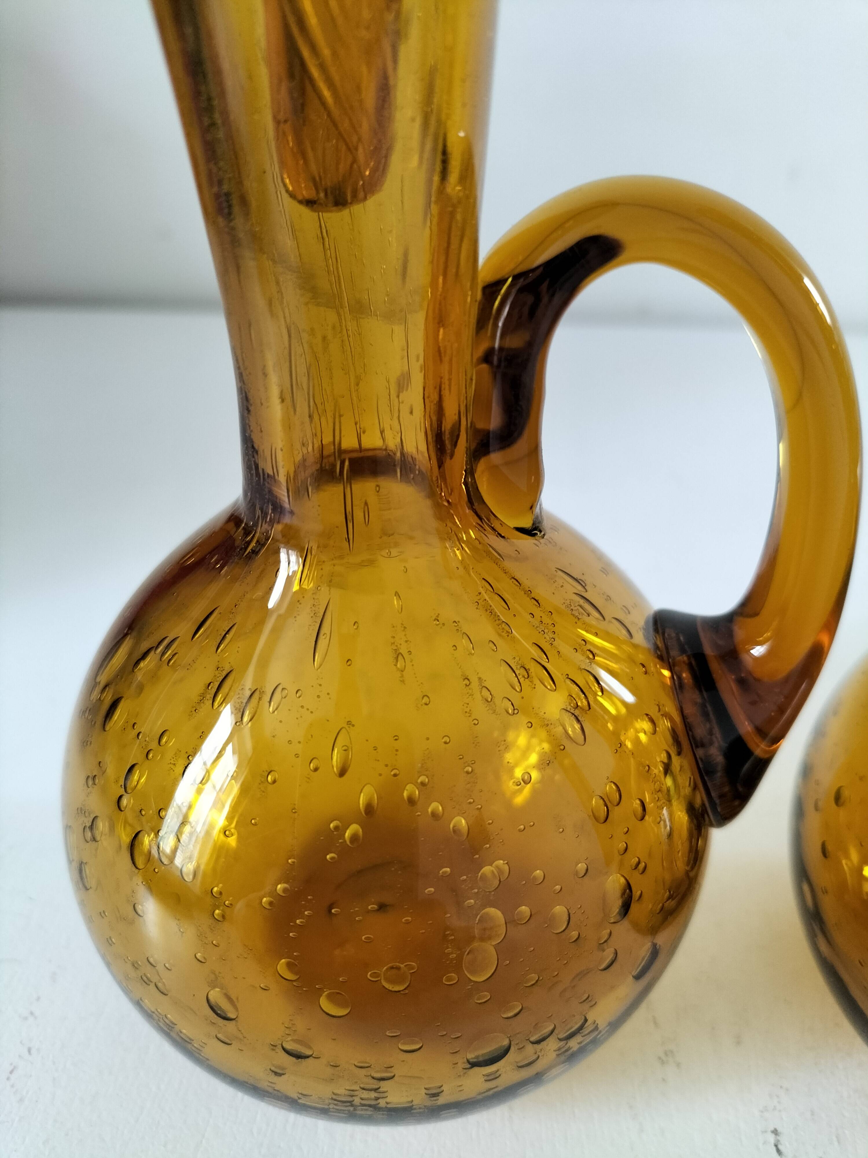 Duo of blown glass carafes – Biot signed – Bubbled amber glass
