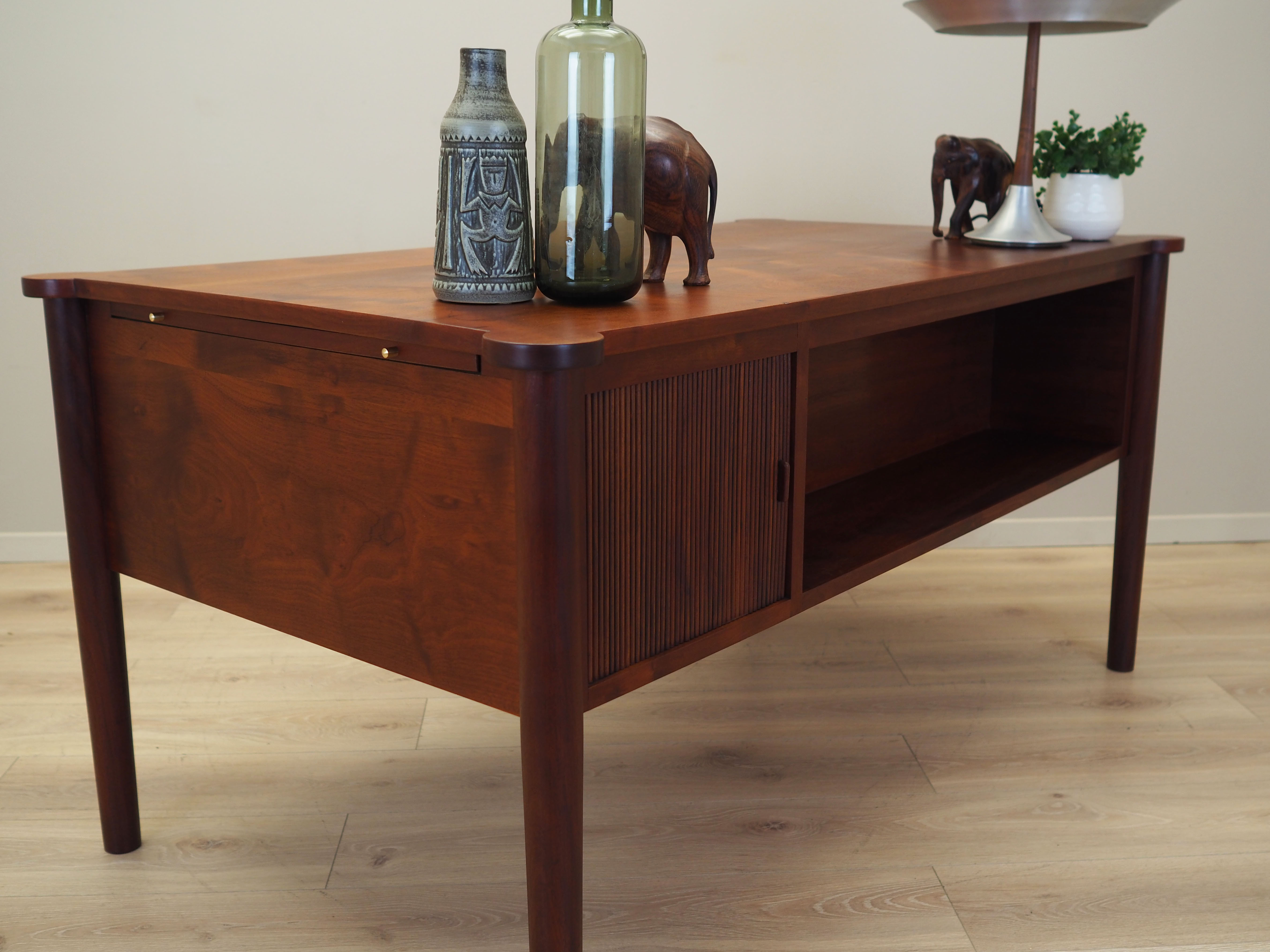 Bureau en teck, design danois, années 1970, production: Danemark