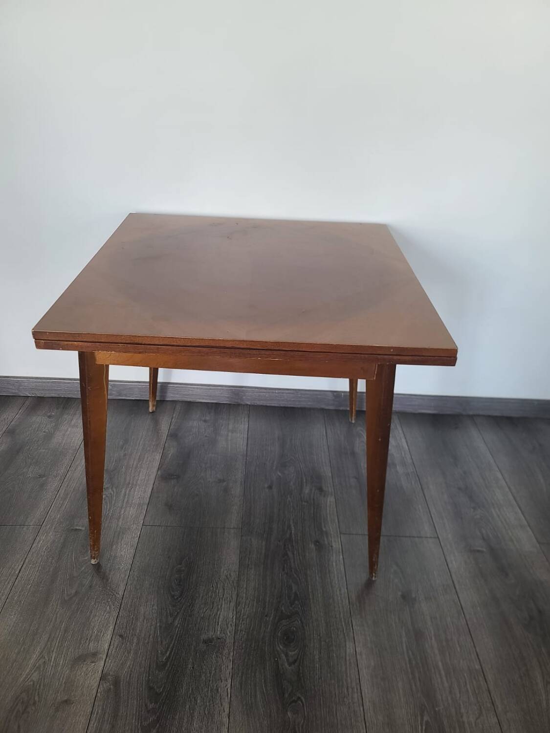 Vintage vitrified portfolio table