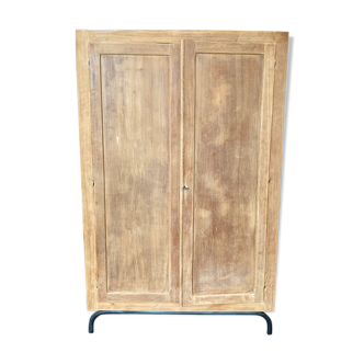 Rough wooden tubular foot cabinet