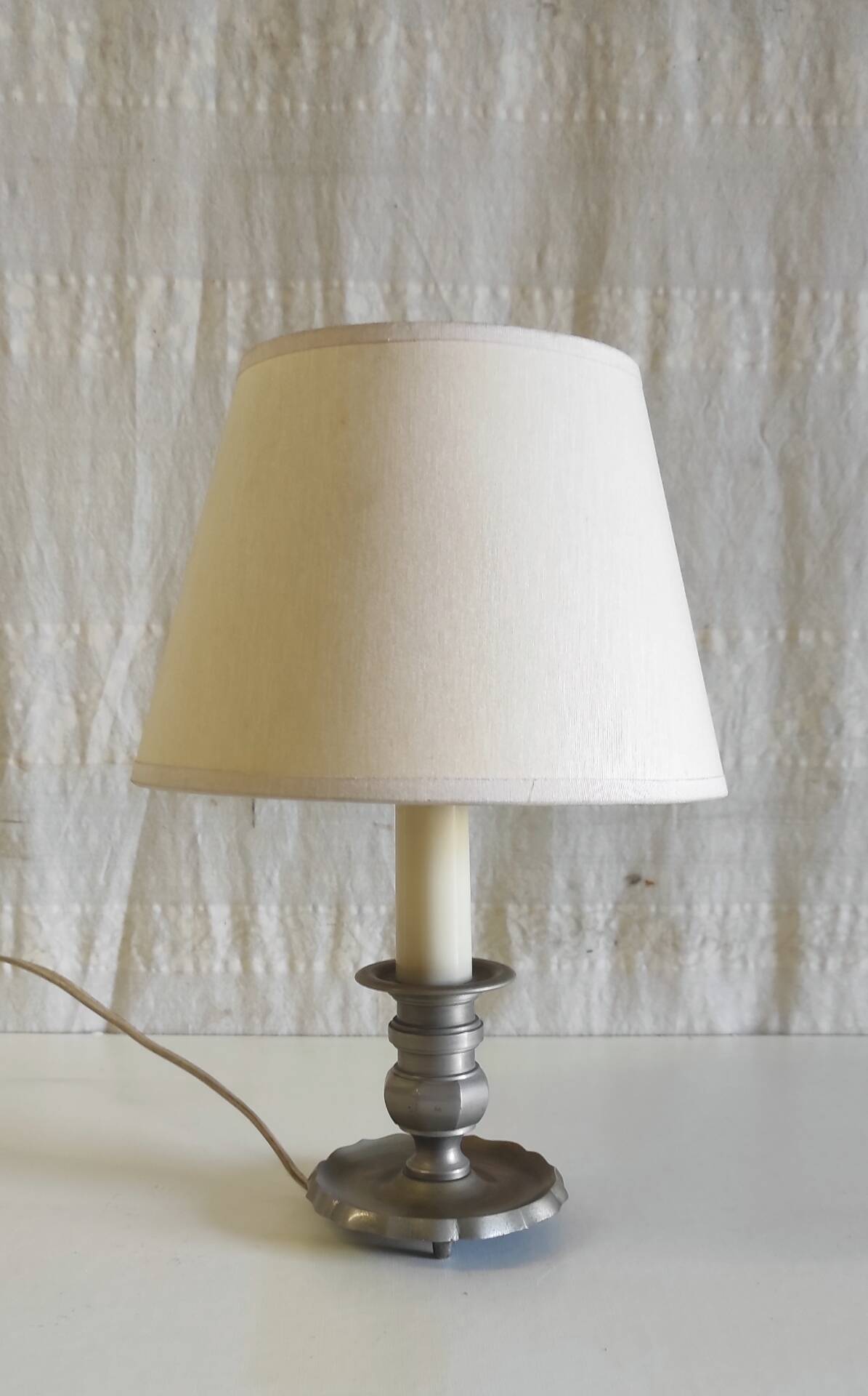 Table lamp in tin, candlestick shape - mid 20th century.