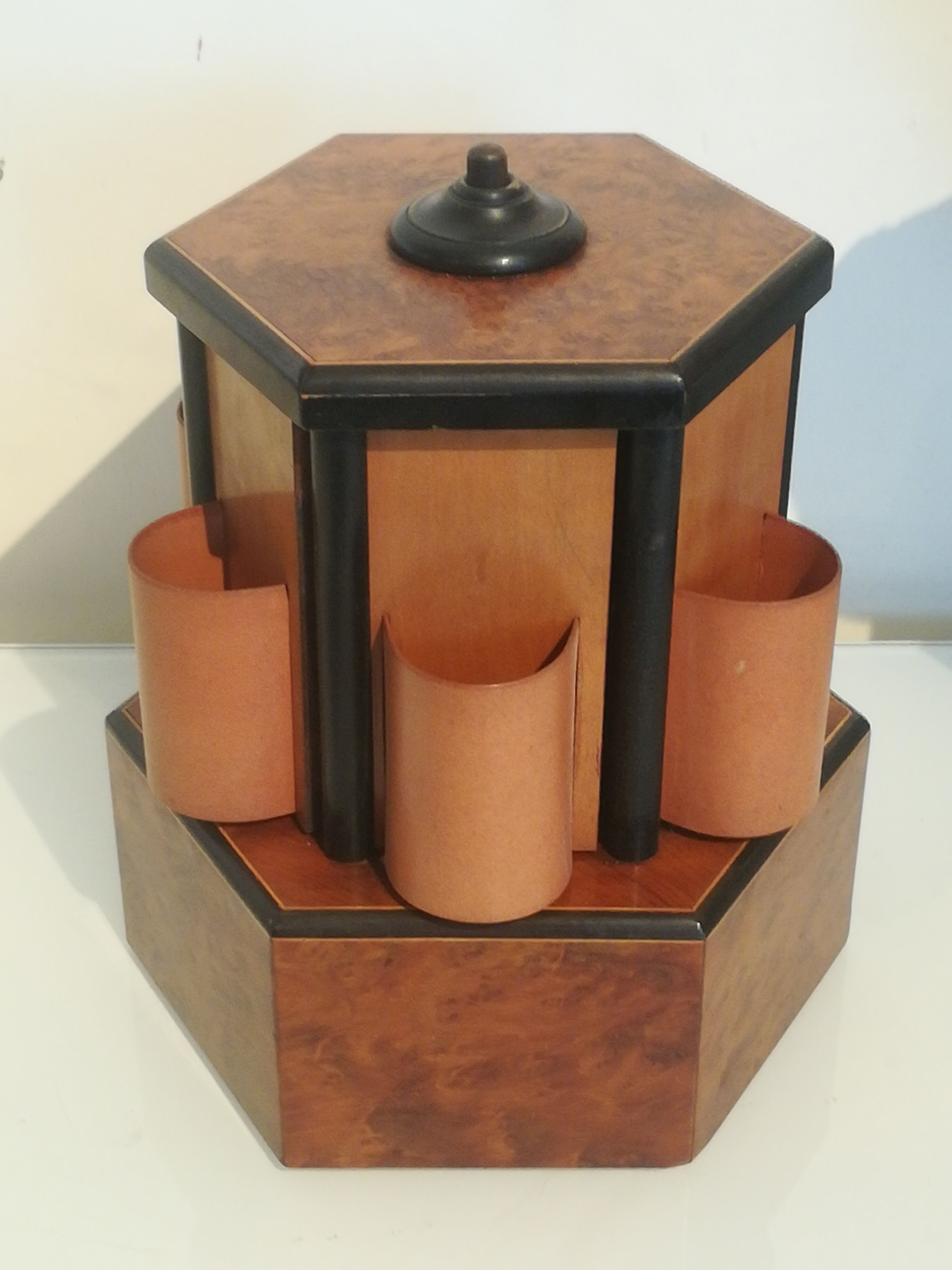 Cigar humidor in cedar burl
