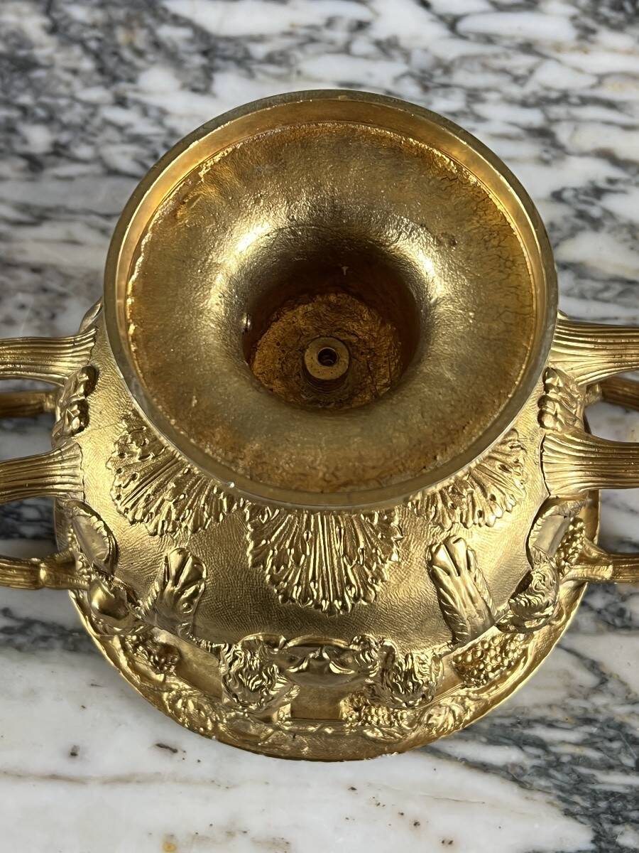 Large Pompeian-style bronze cup with two handles, 19th century.