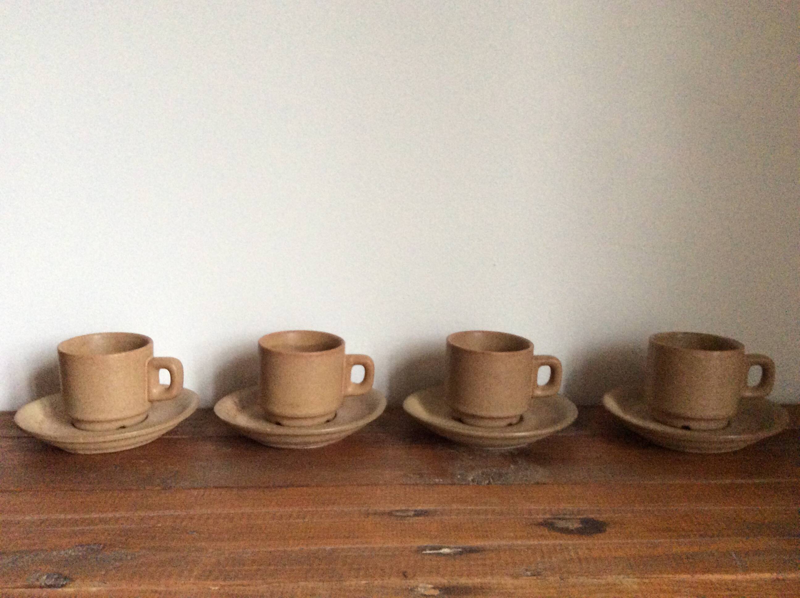 4 stoneware coffee cups