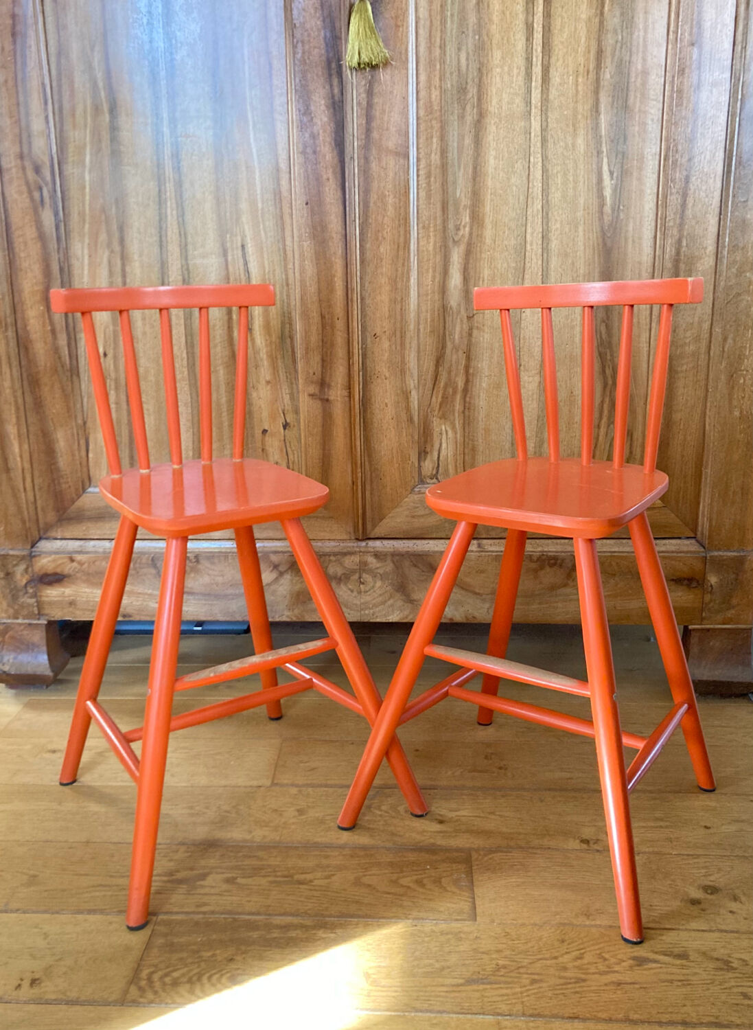 Vintage solid wood high chairs in Western style for children.