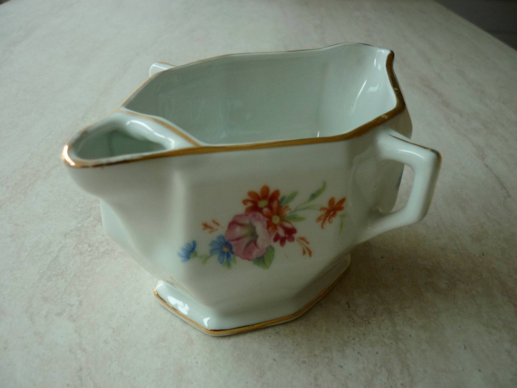 Porcelain lean/fat sauce boat