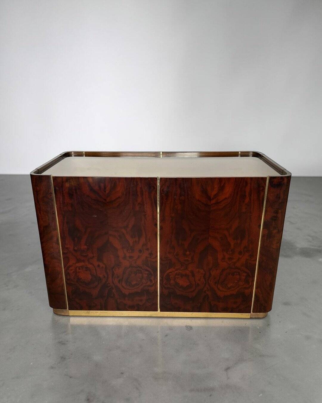 Dry bar in walnut and brass with a mirrored top, Italy 1970.