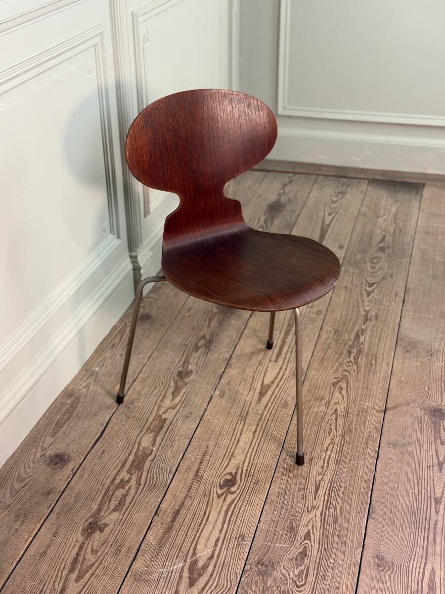 Arne Jacobsen for Fritz Hansen, "Ant" chair, model 3100, first version with three legs.