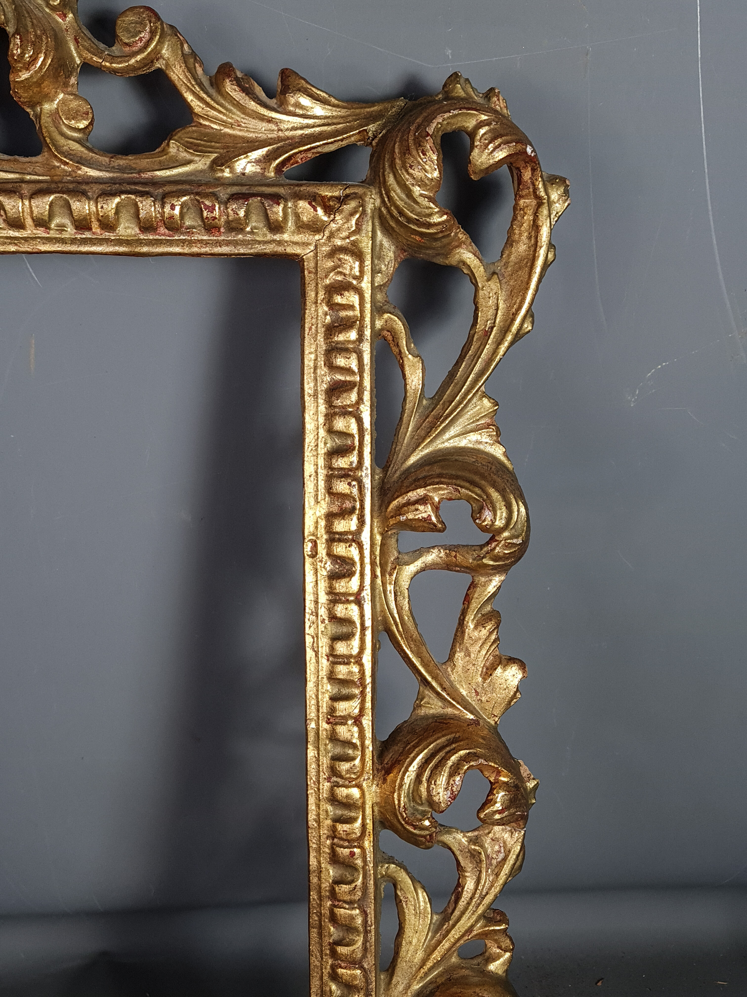 Italian frame nineteenth century. carved wood gilding gold leaf of leaf origin foliage 38,5x28,7 cm SB
