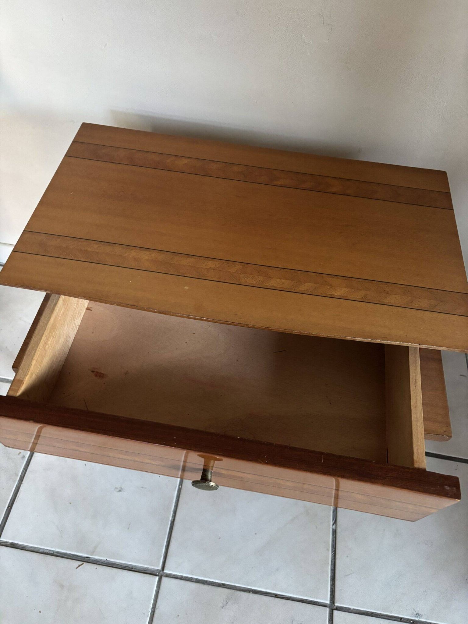 Table de Chevet en bois laqué
