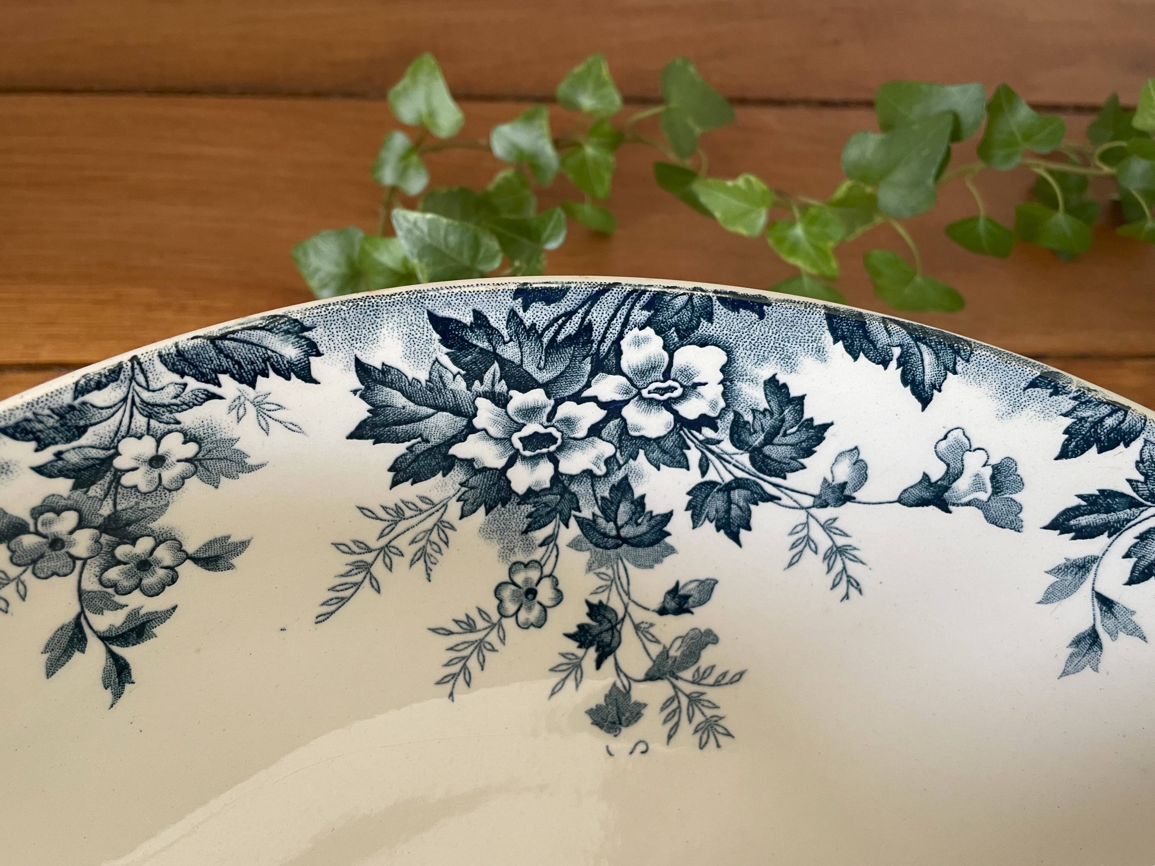 Antique large salad bowl on a pedestal in Saint-Amand earthenware (Nord)