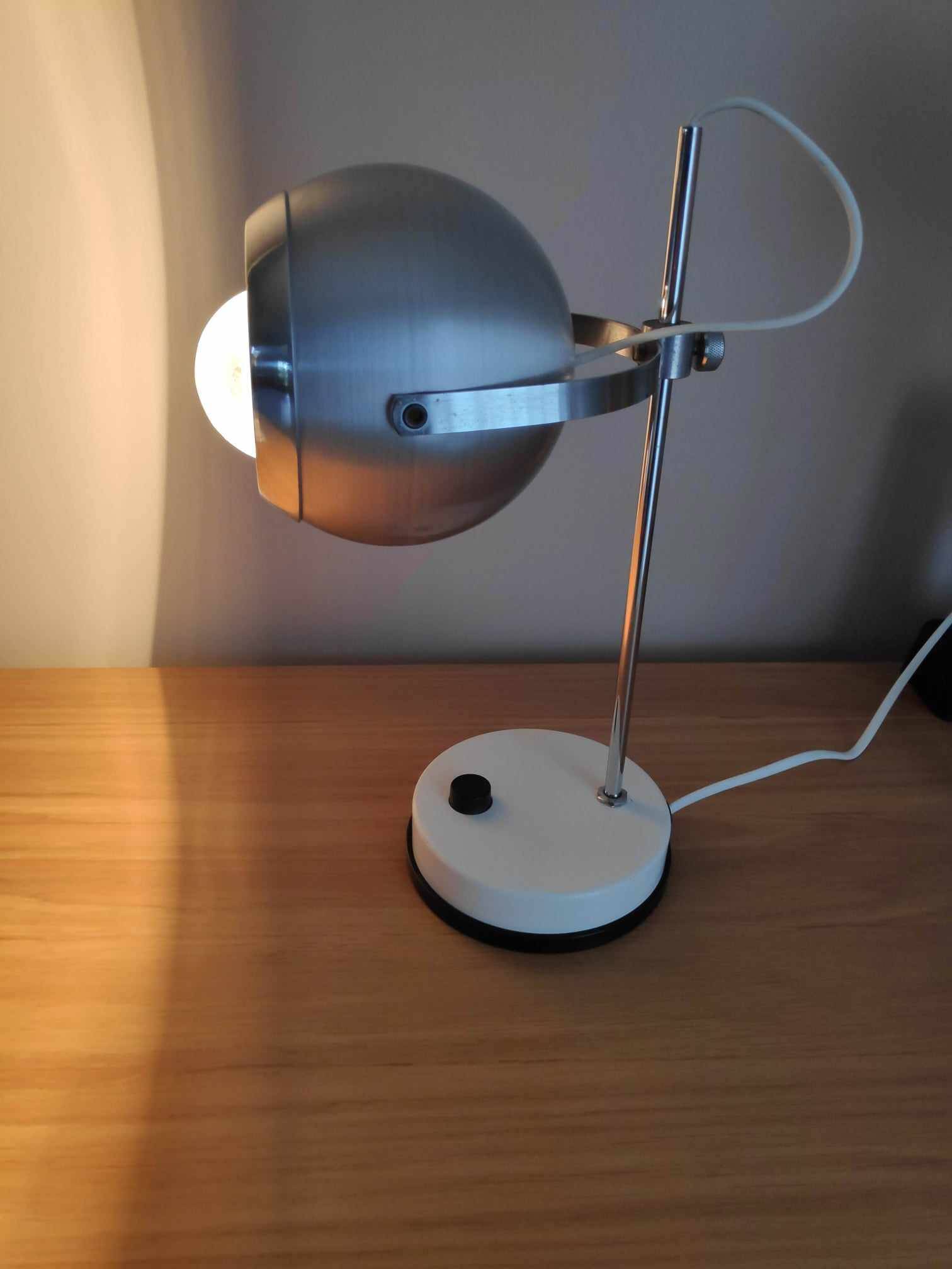 Vintage eyeball table lamp