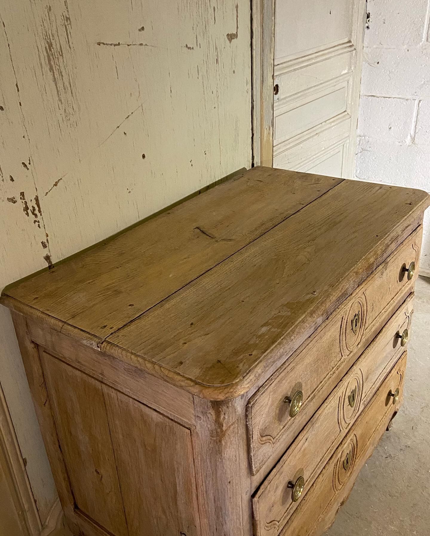 Chest of drawers early nineteenth century in light oak