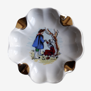 Porcelain ashtray Toupet decorator numbered 577 10.5 x 10.5 cm