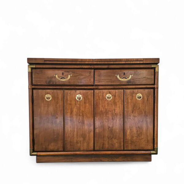 Buffet ou buffet Drexel Heritage sur roulettes / Vintage Drexel Accolade