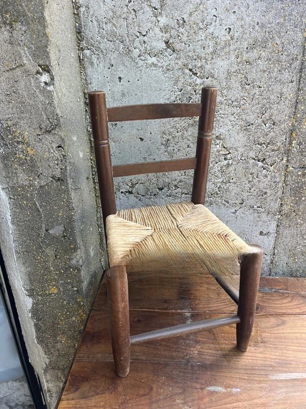 Chaise en paille enfant vintage