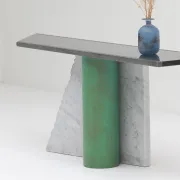 Lella et Massimo Vignelli — Console en ardoise et marbre “Ambiguità” 1983