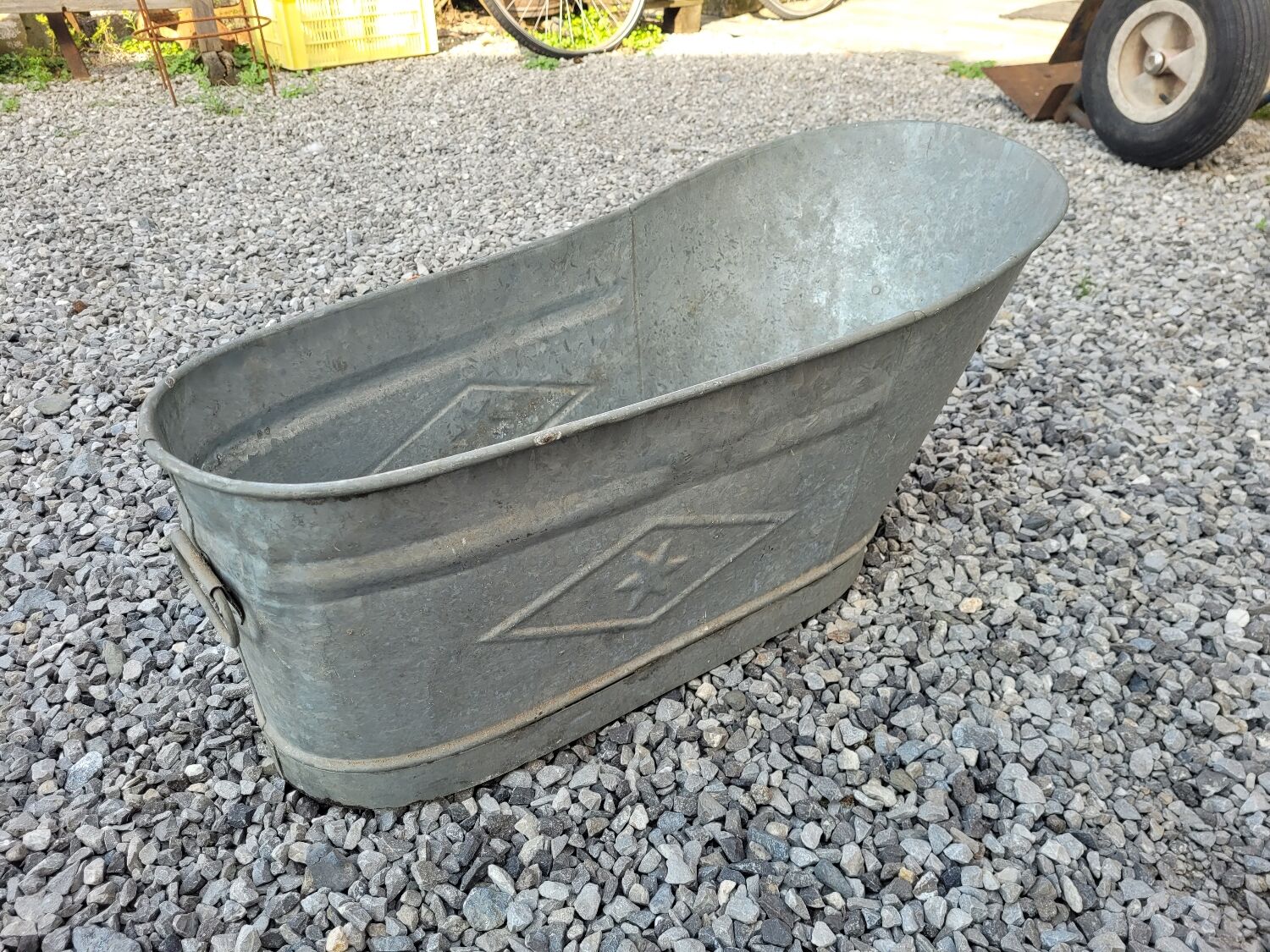 Zinc children's bathtub