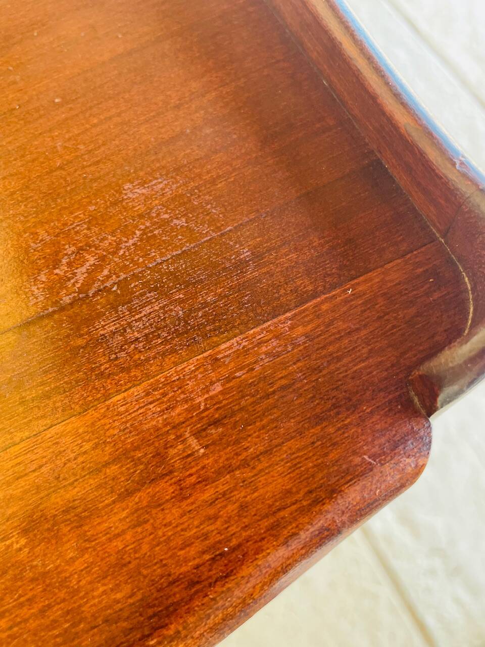 Paire de chevets style Louis XV en noyer