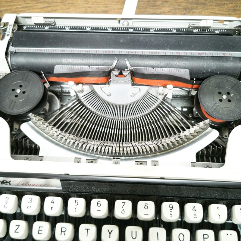 Brother Deluxe 800 typewriter