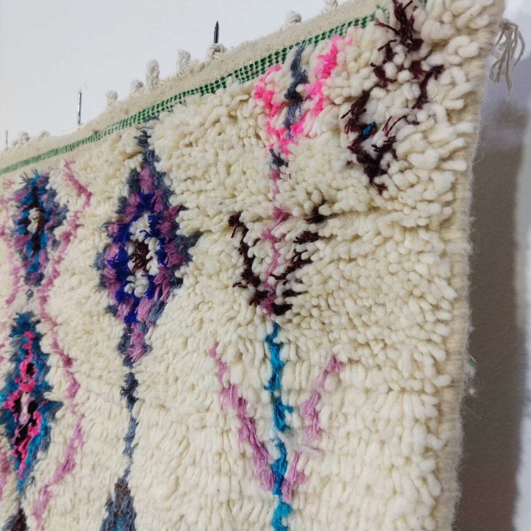 Handmade moroccan berber rug 217 x 117 cm