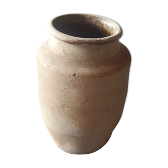 Earthen pot